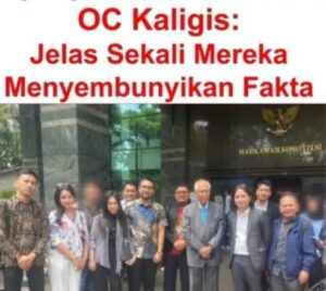 Foto bersama oc kaligis di depan gedung Mahkamah Konstitusi