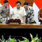 Presiden dan menteri Keuangan ,"Kelompok MEWAH dikenakan PAJAK 12%" Ruang sidang