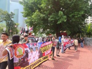 Pengunjuk rasa didepan gedung KPK